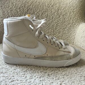 Nike Women's Blazer Mid 77 Next Nature Sneakers Athletic Shoes *Cream* *W8*